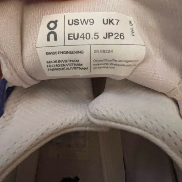 On Cloudnova size 9 blue/white/lavender - Picture 7 of 9